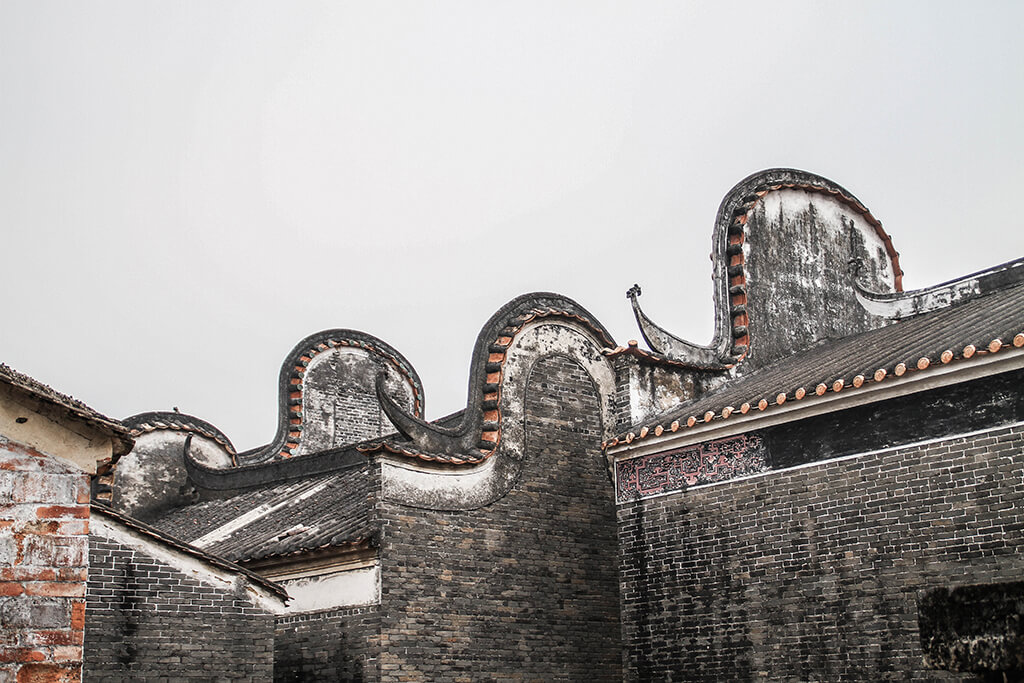 a picture showing the wok handle’ shaped roofs