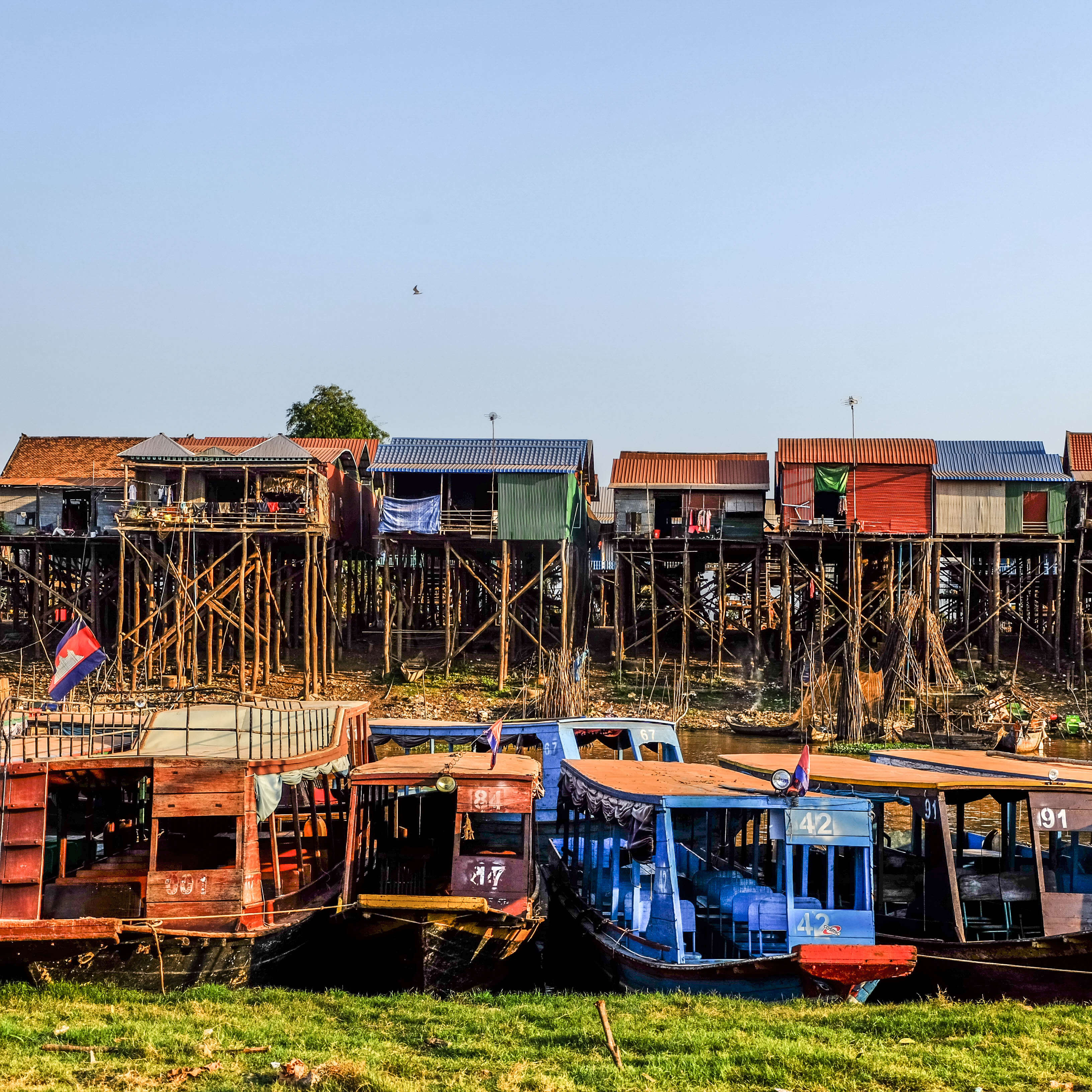Kampong Khleang floating villages_cambodia_architecture on the road