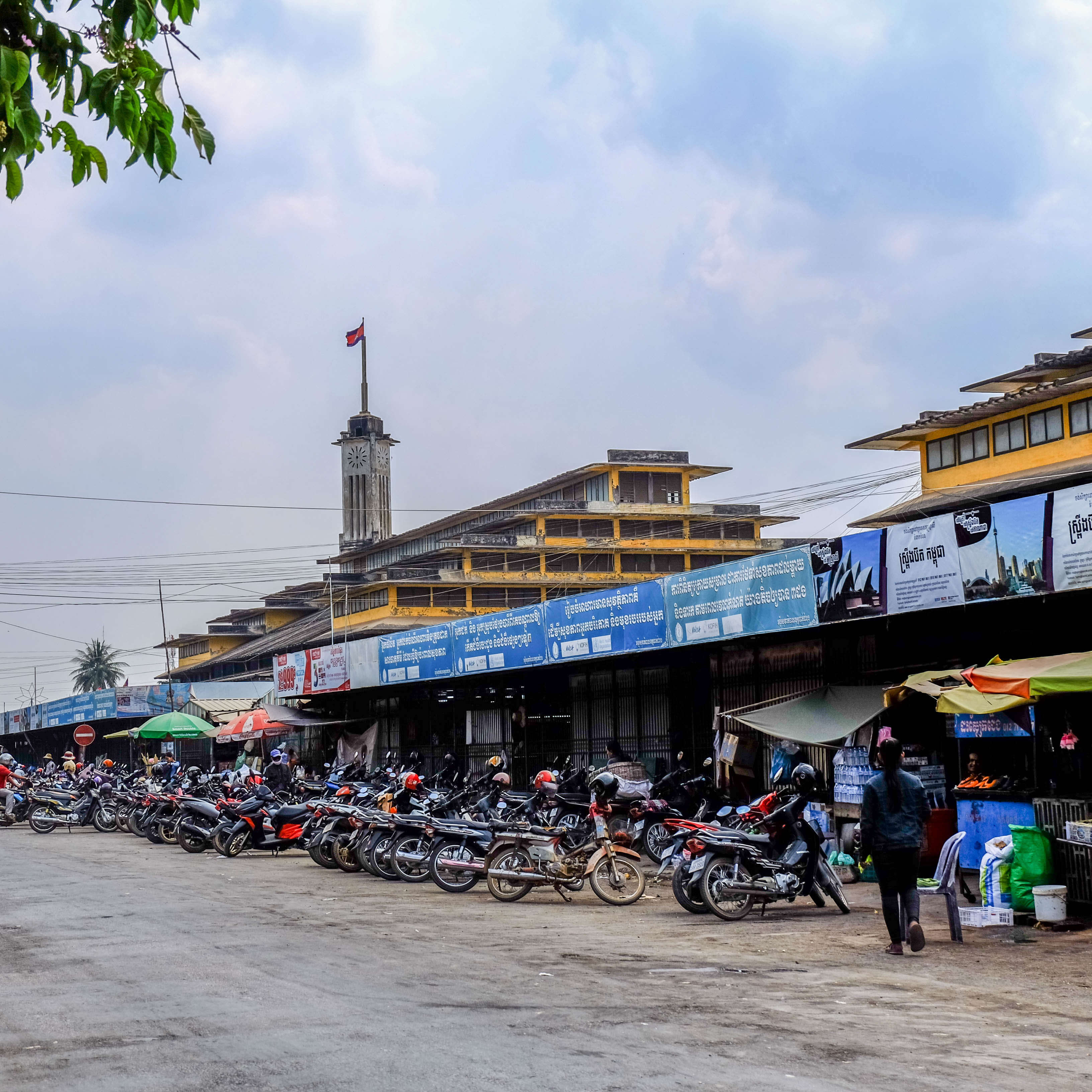 battambang_cambodia_architecture on the road