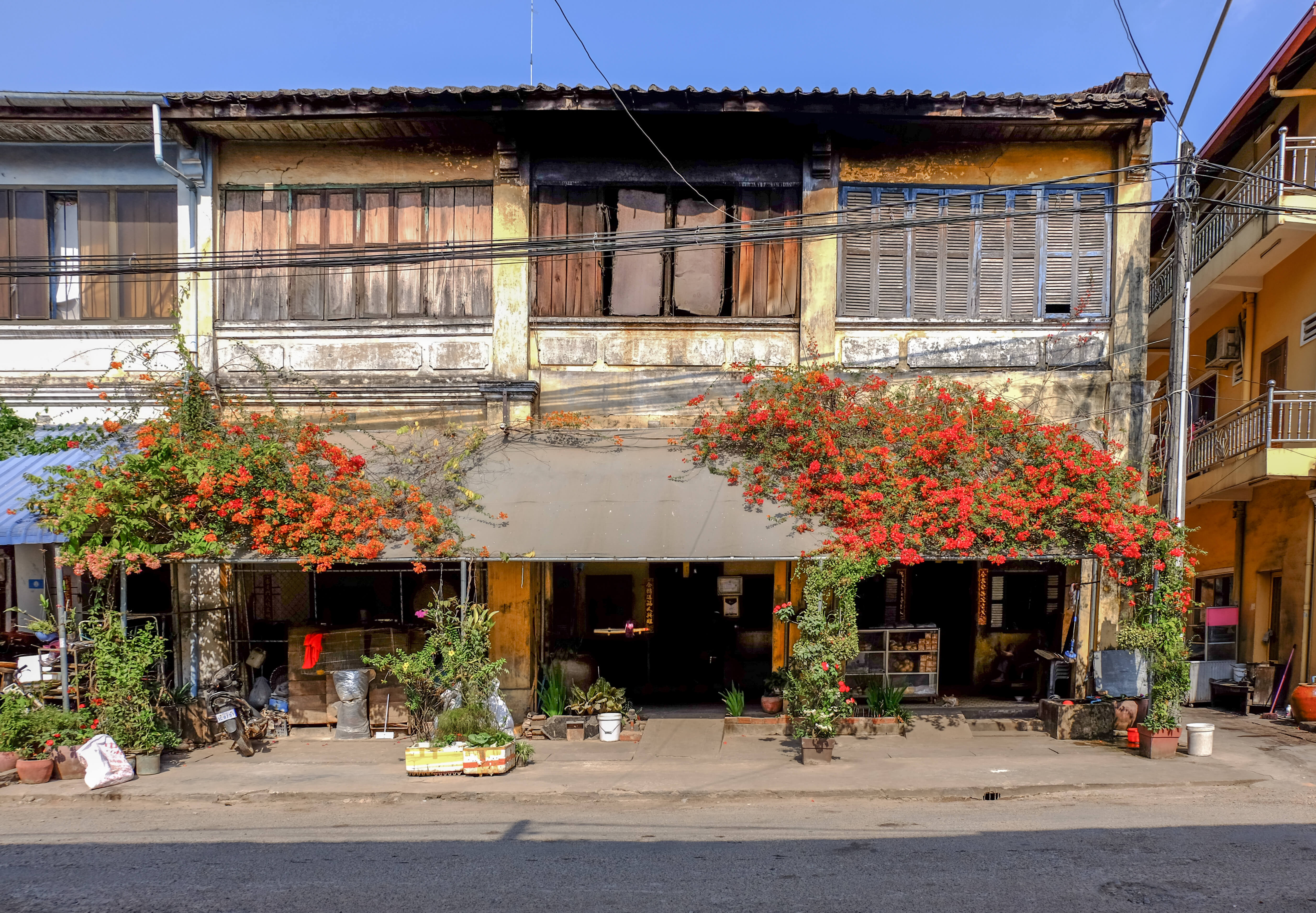 kampot_architecture on the road_ colonial architecture