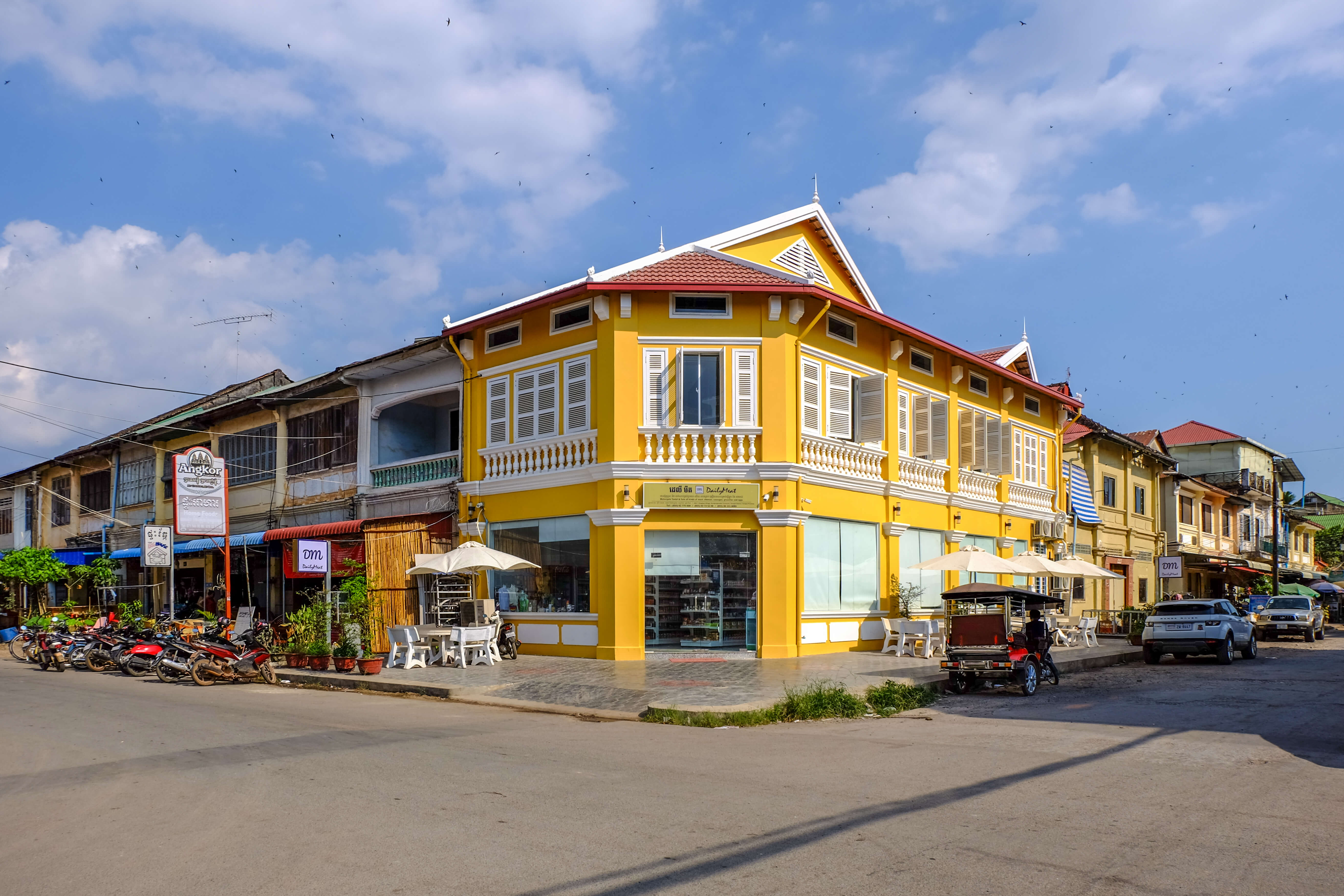 kampot_architecture on the road_ colonial architecture