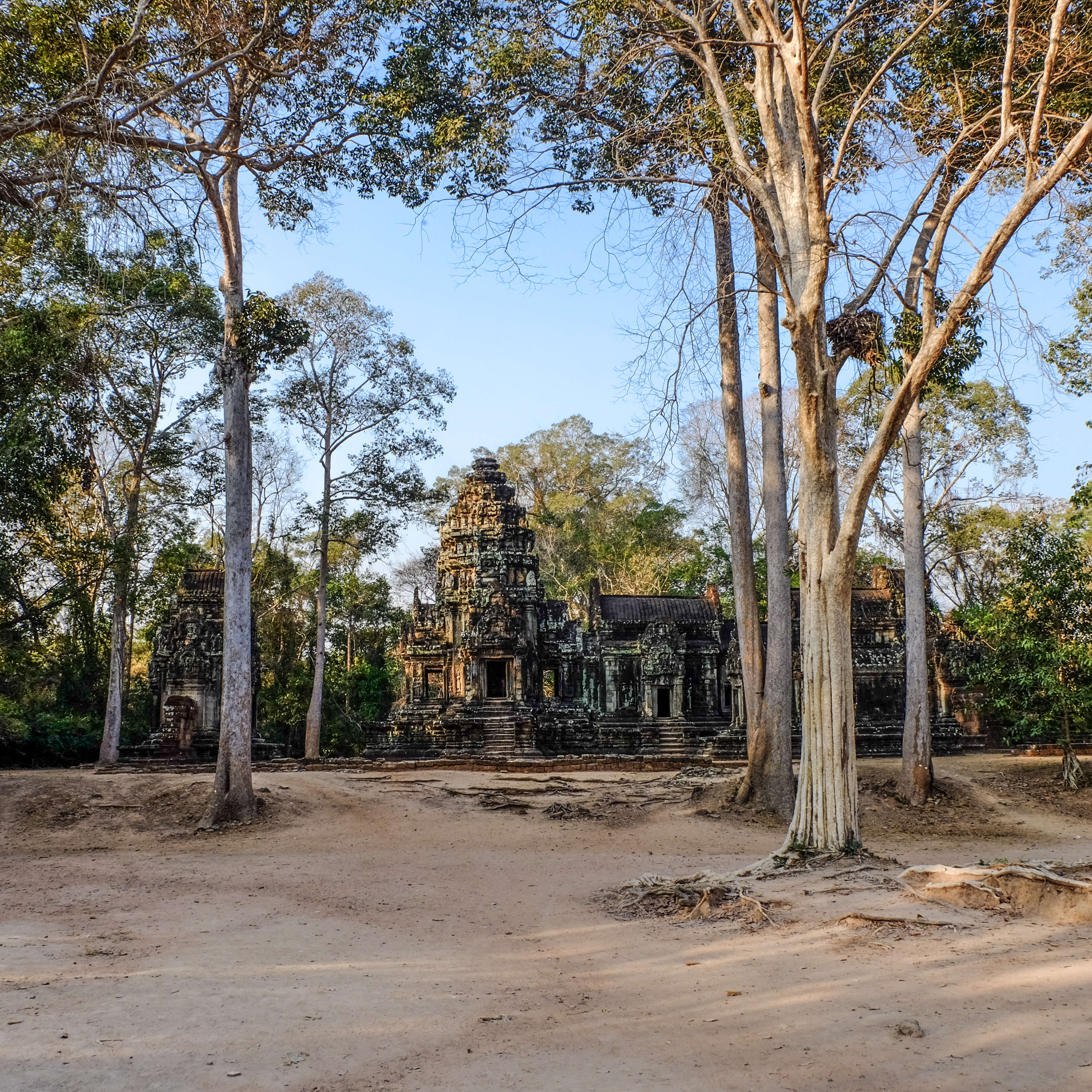 siem reap_angkor wat_architecture on the road_Thommanon and Chau Say Tevoda