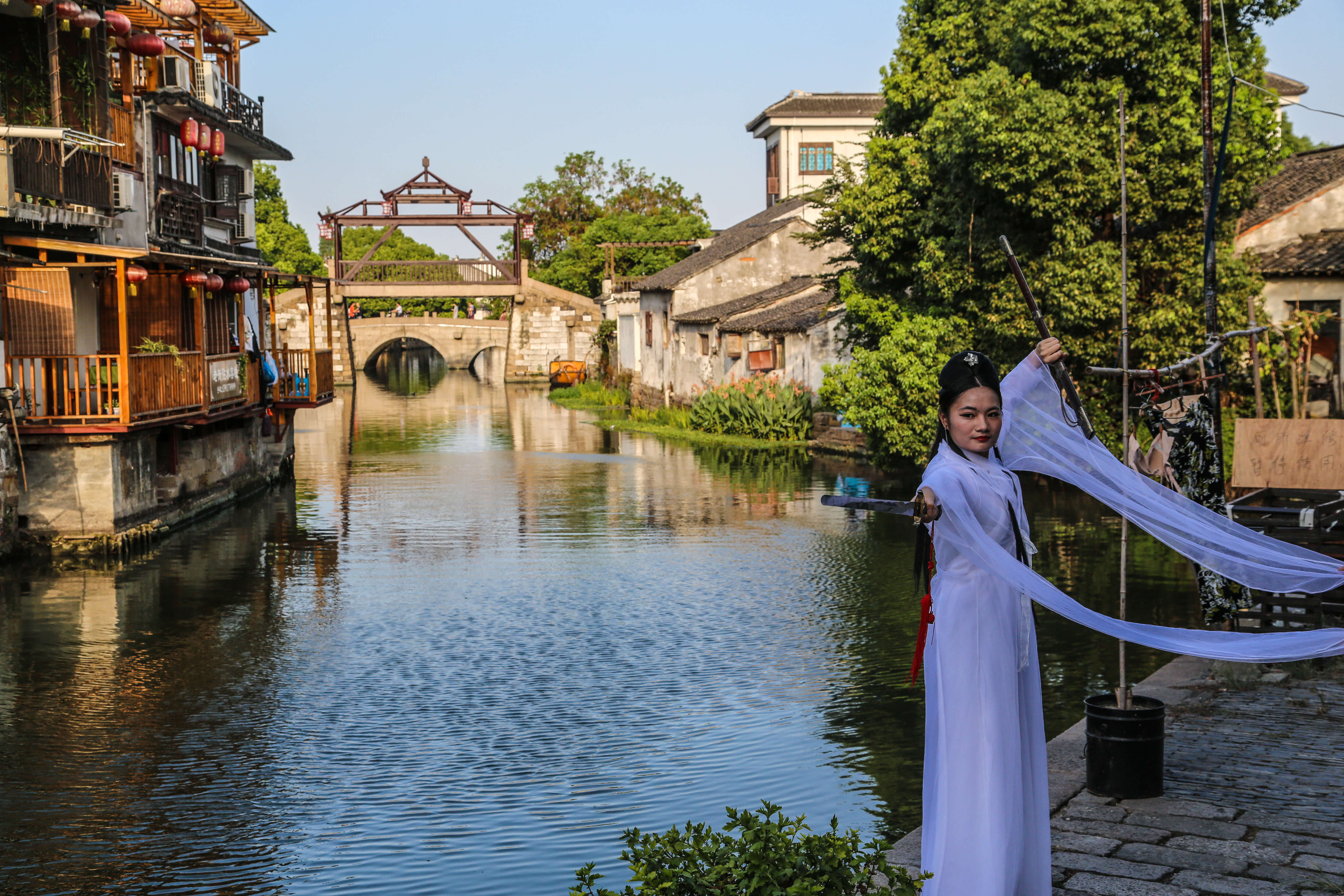 Suzhou_Tongli architecture and gardens_architecture on the road