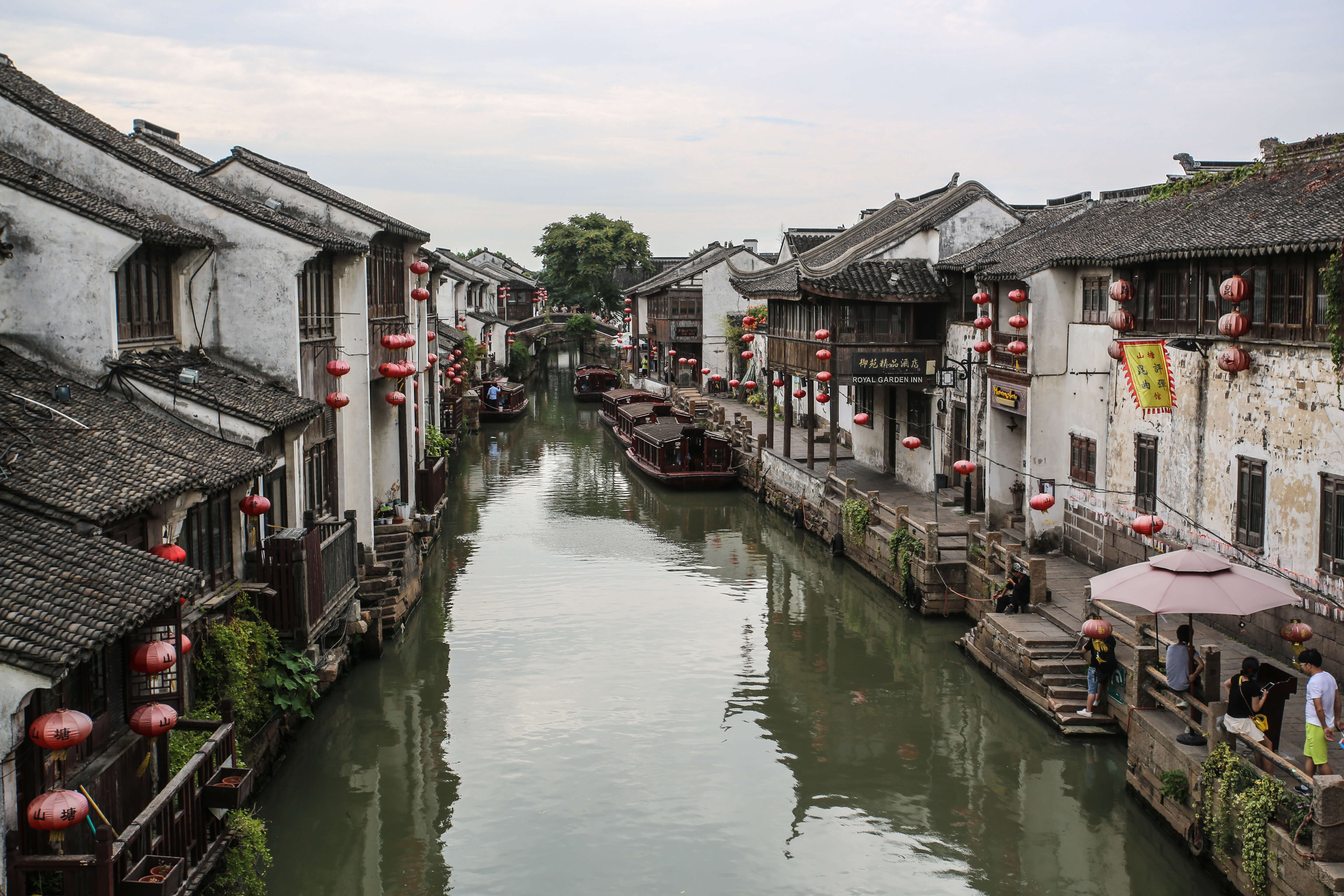 Suzhou architecture and gardens_architecture on the road
