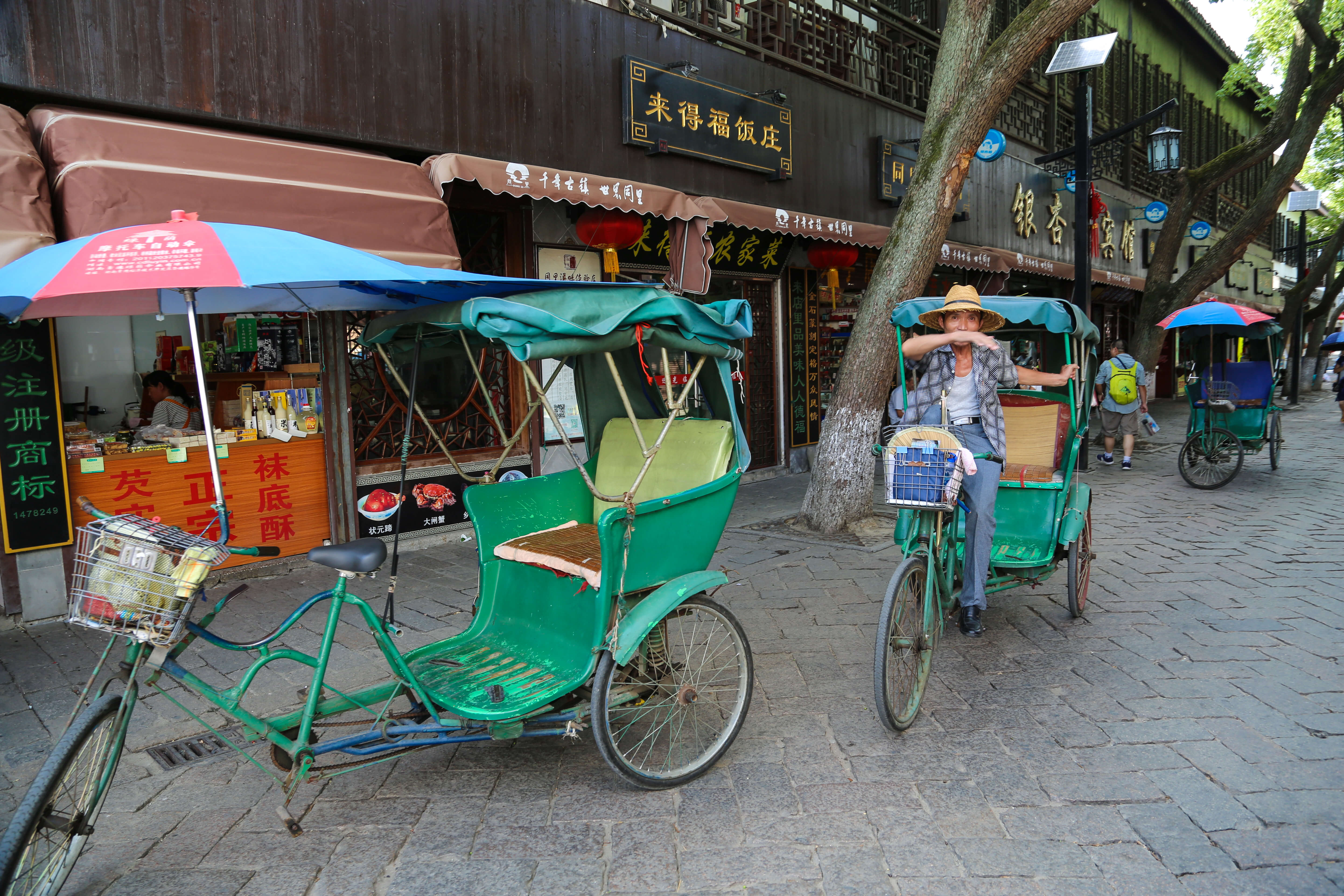 Suzhou_Tongli architecture and gardens_architecture on the road