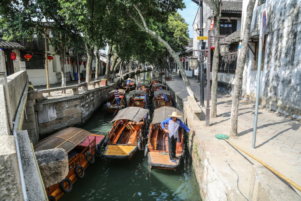 Suzhou_Tongli architecture and gardens_architecture on the road