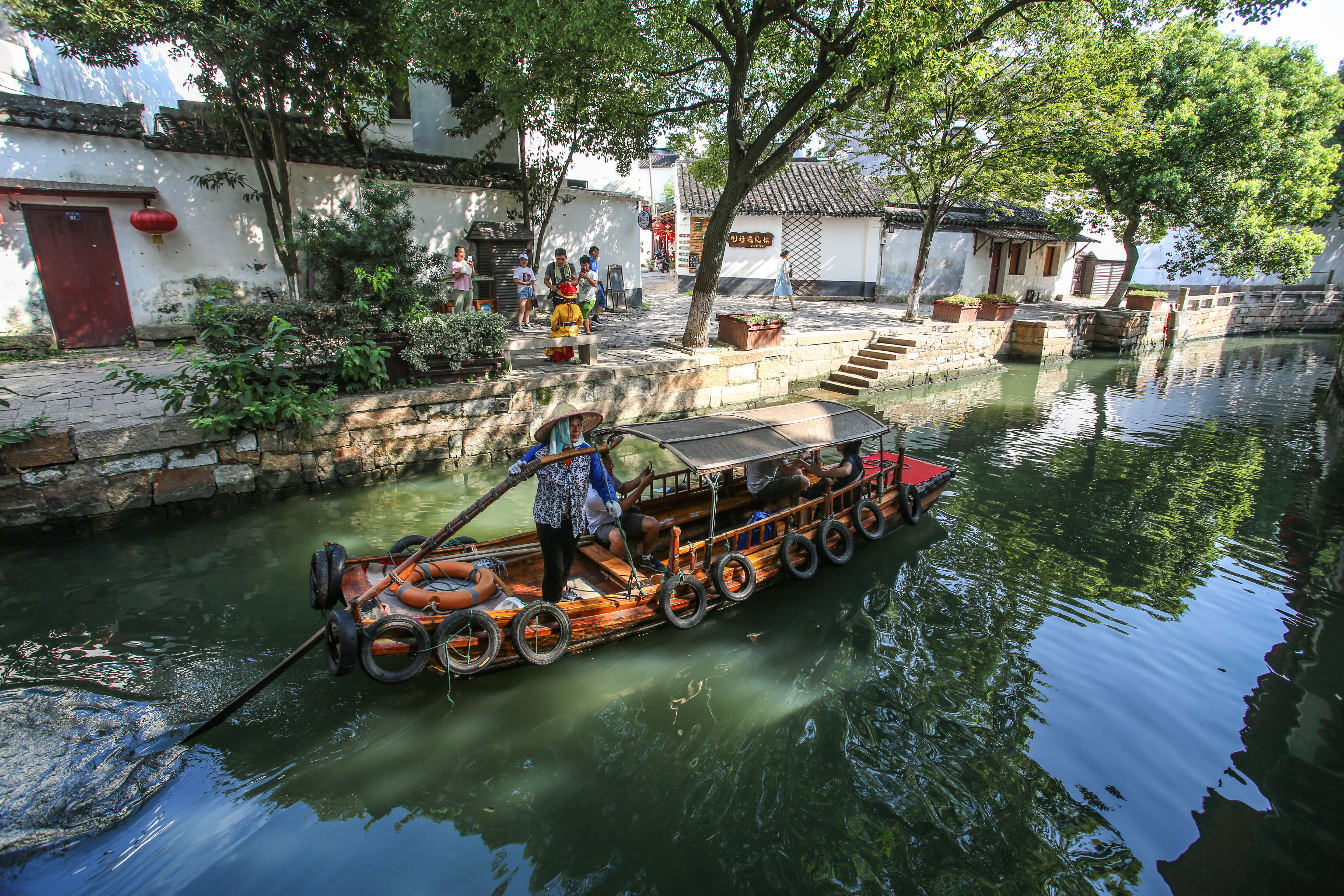 Suzhou_Tongli architecture and gardens_architecture on the road