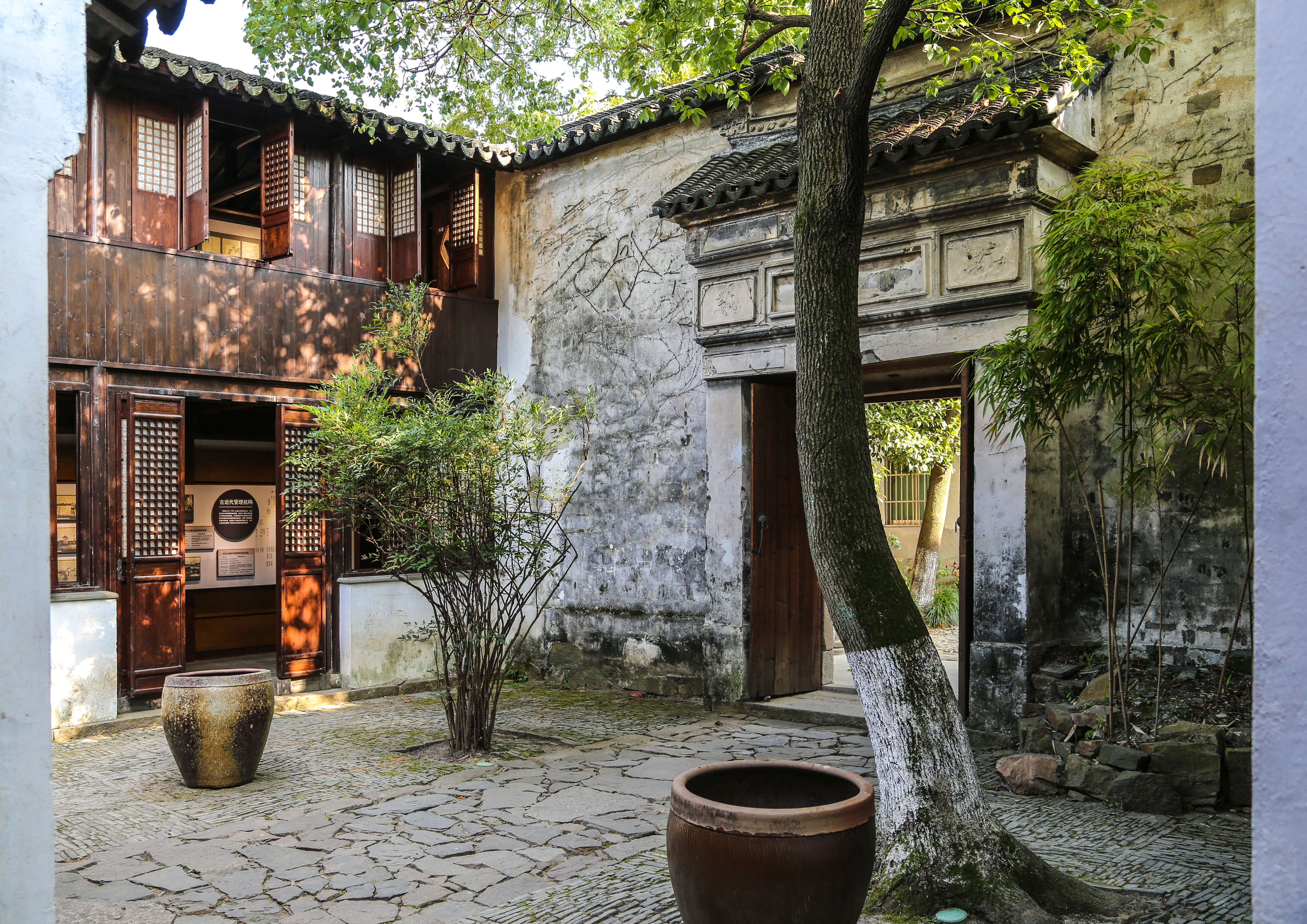 Suzhou_Tongli architecture and gardens_architecture on the road