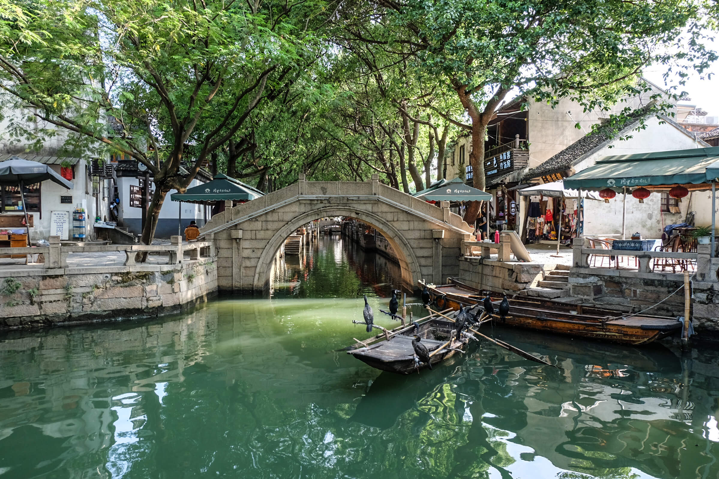 Suzhou_Tongli architecture and gardens_architecture on the road