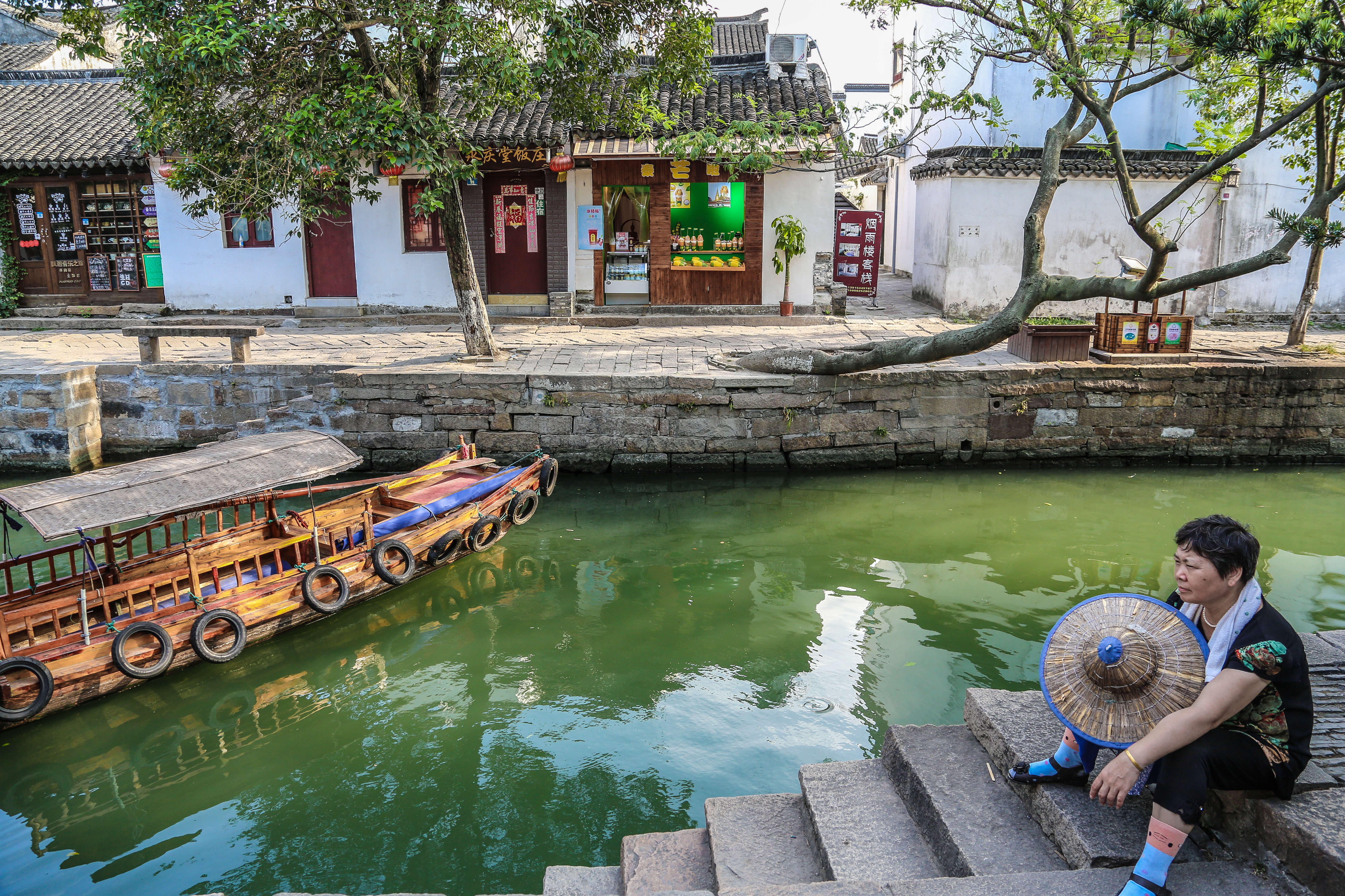 Suzhou_Tongli architecture and gardens_architecture on the road