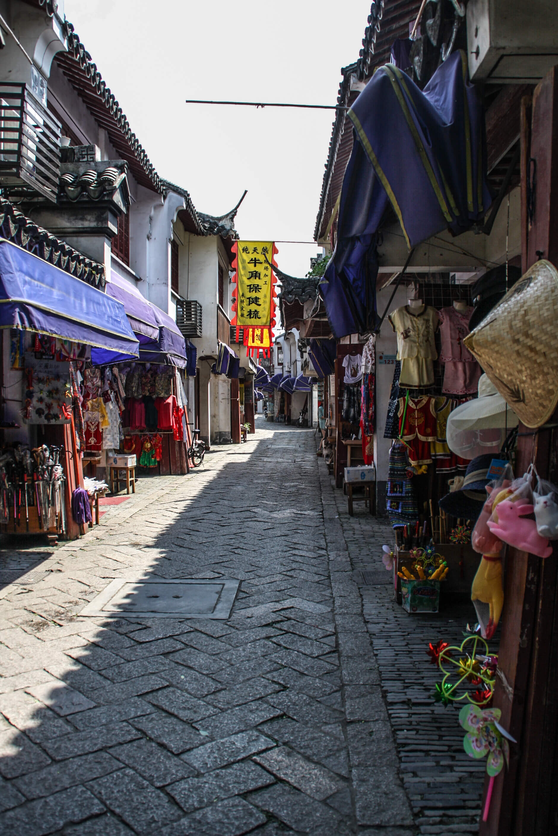 Suzhou_Tongli architecture and gardens_architecture on the road