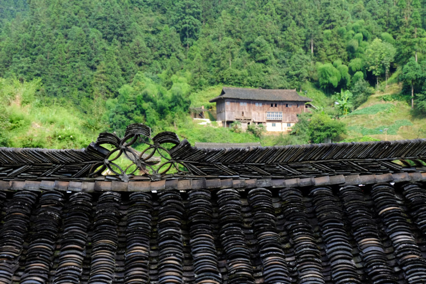 Xijiang_Guizhou_ Miao Ethnic Minority_Architecture on the road_Wudong village