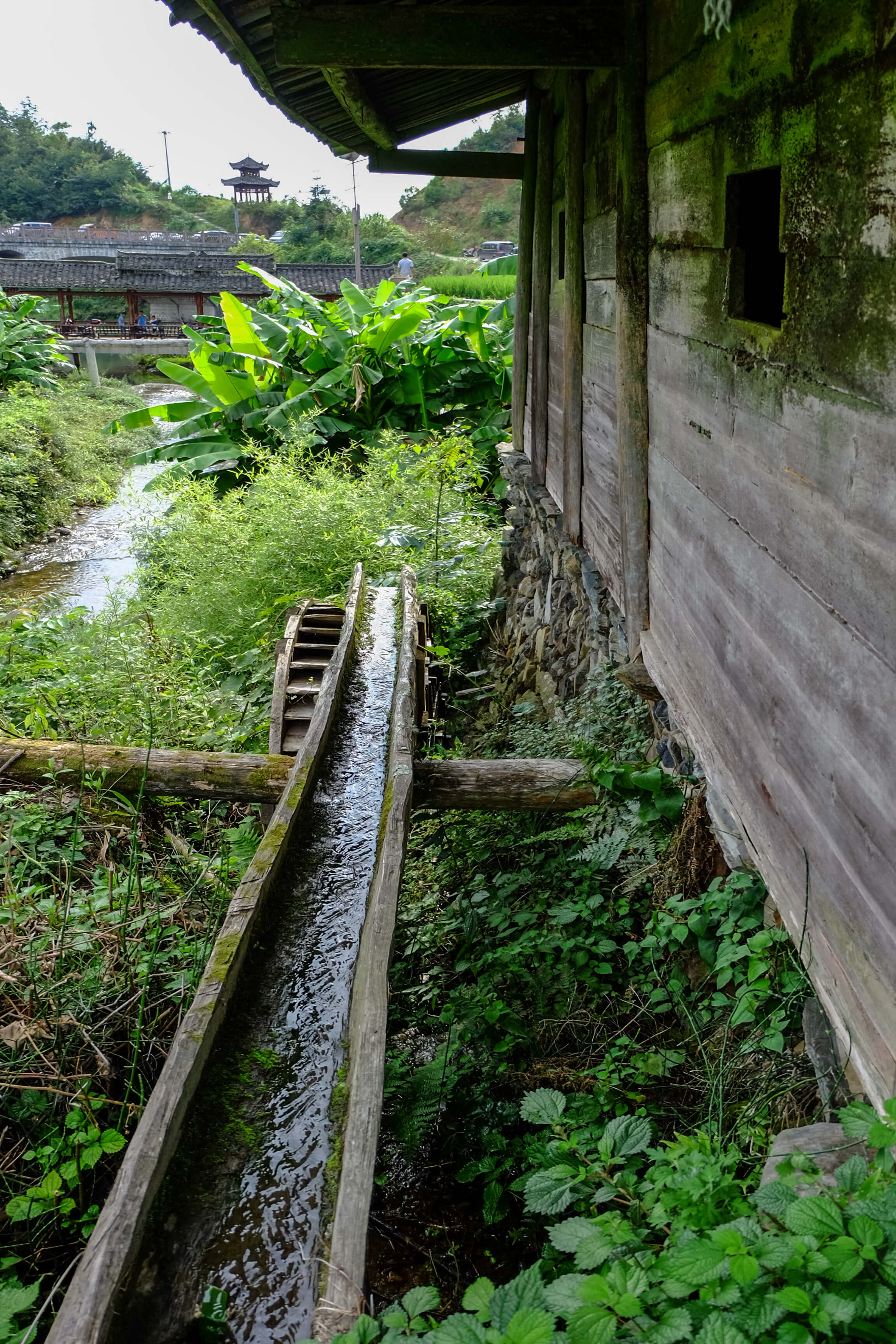 Xijiang_Guizhou_ Miao Ethnic Minority_Architecture on the road_Wudong village