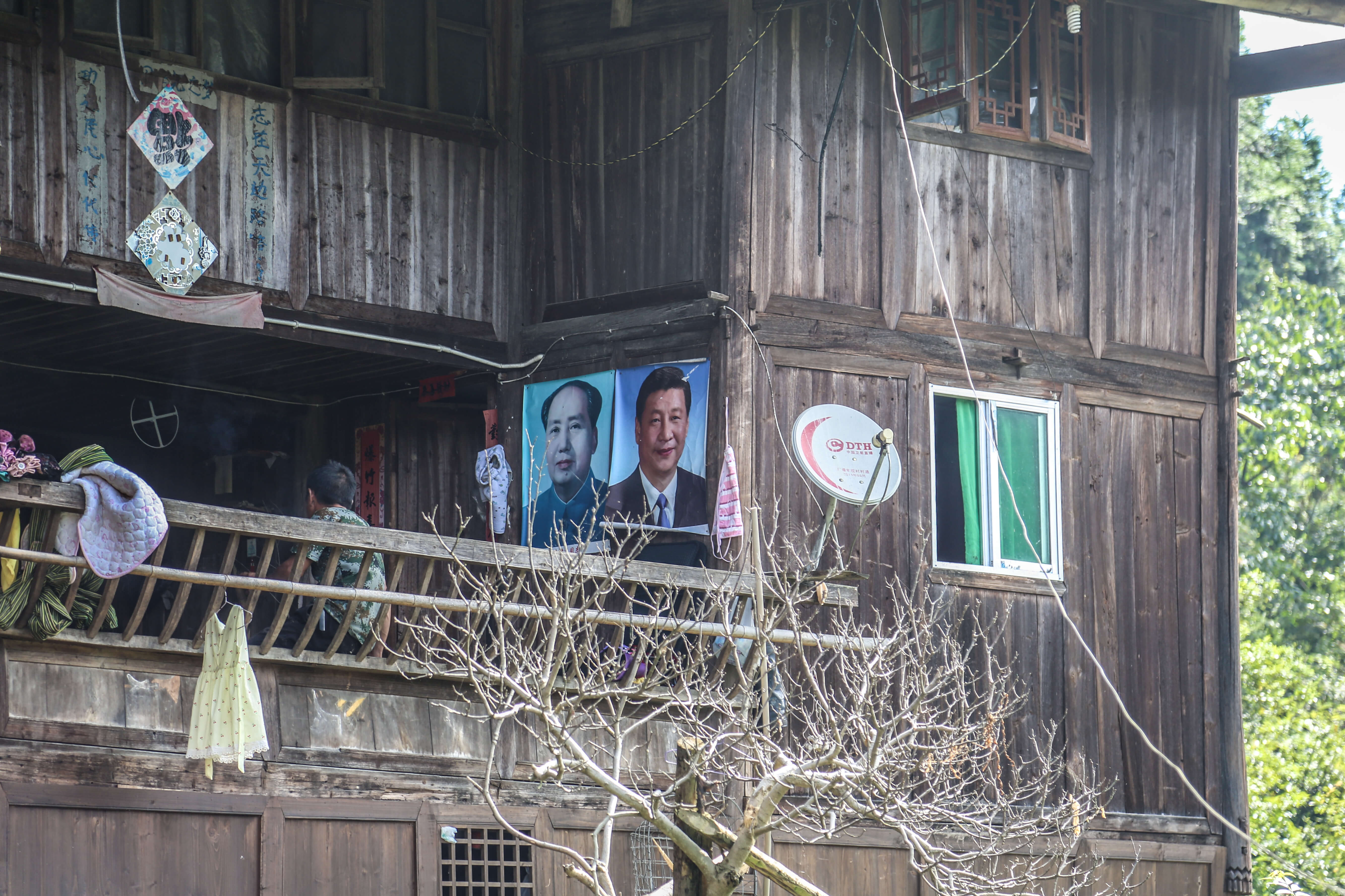 Xijiang_Guizhou_ Miao Ethnic Minority_Architecture on the road_Datang village