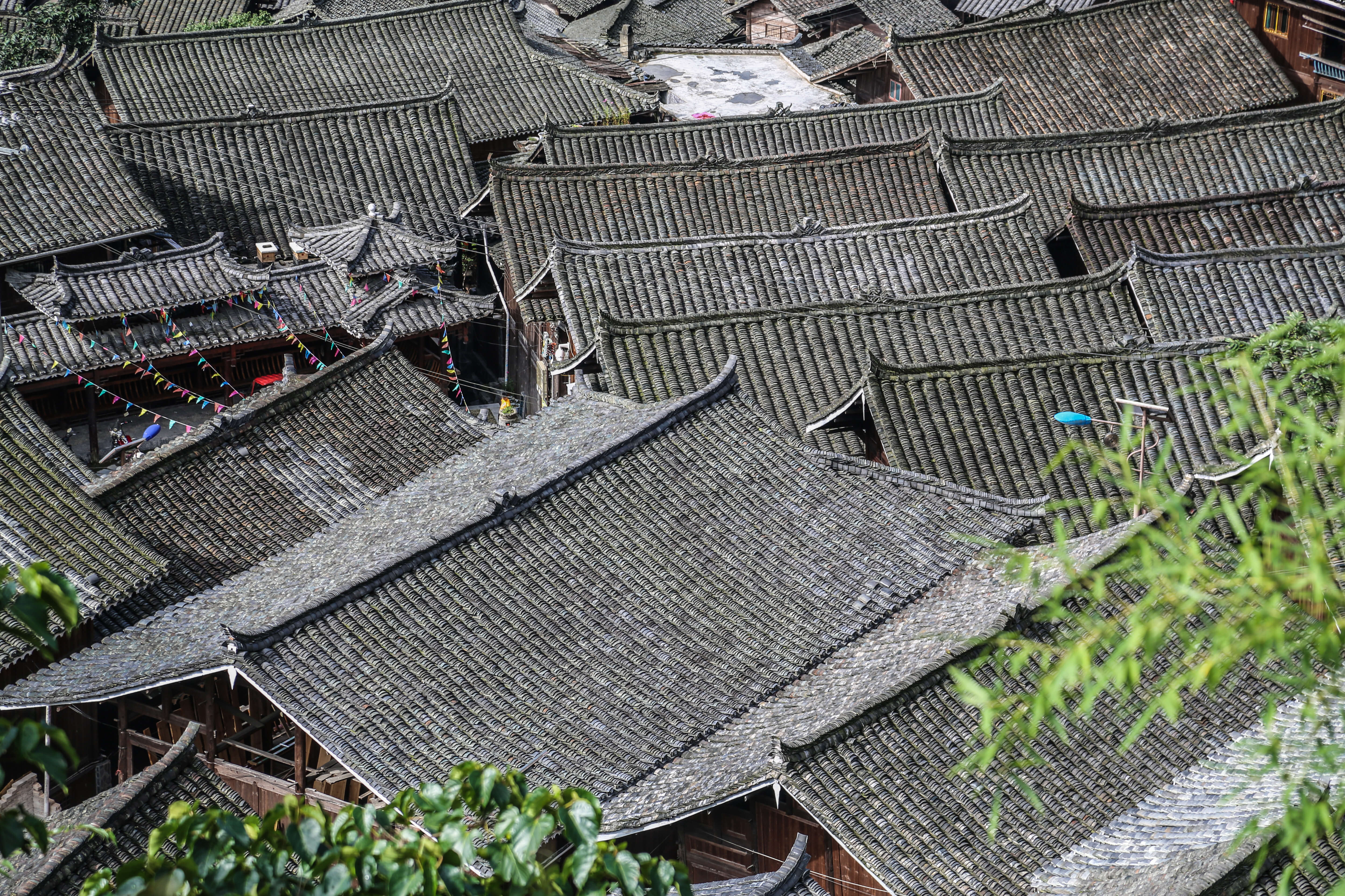 Xijiang_Guizhou_ Miao Ethnic Minority_Architecture on the road_Datang village