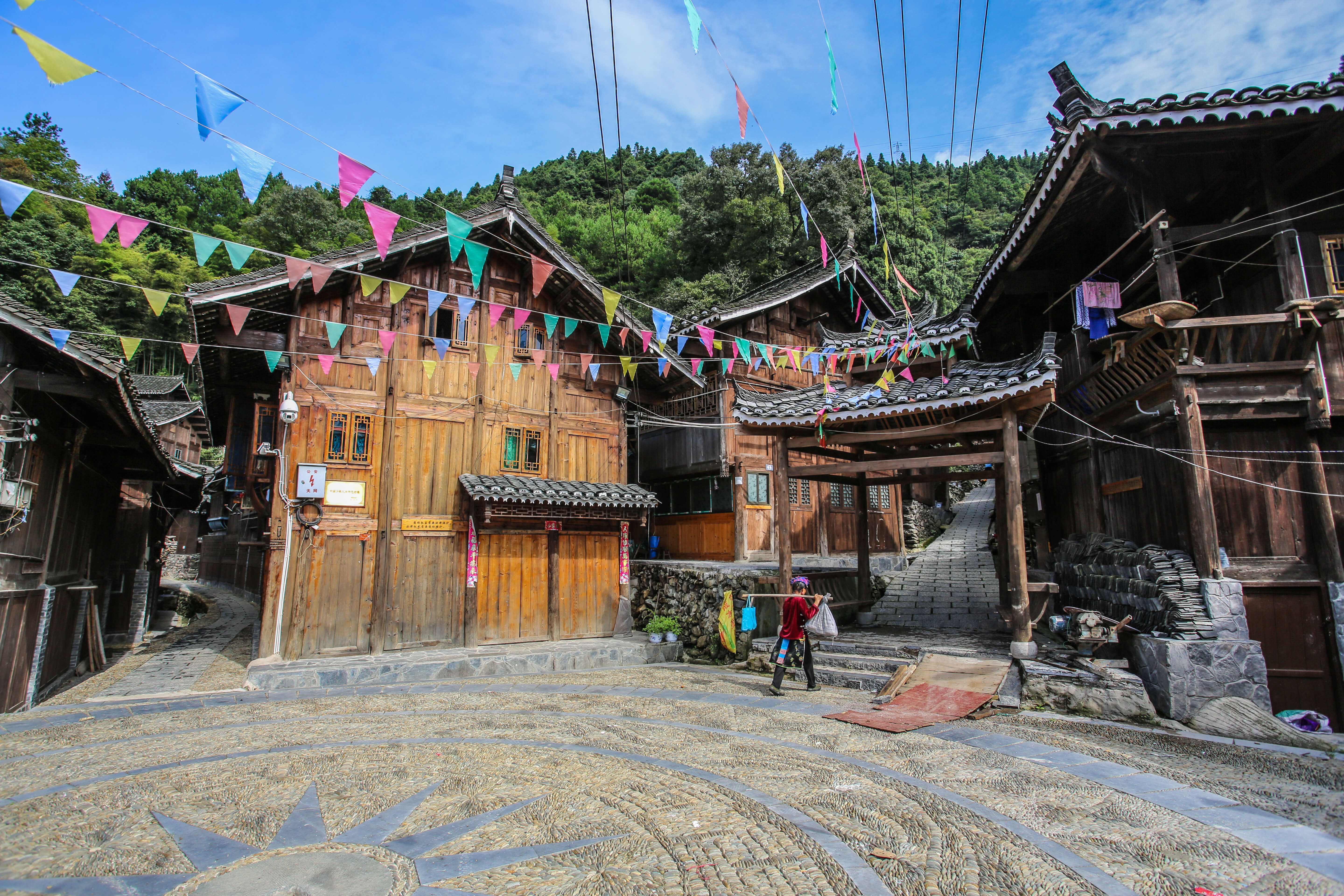 Xijiang_Guizhou_ Miao Ethnic Minority_Architecture on the road_Datang village