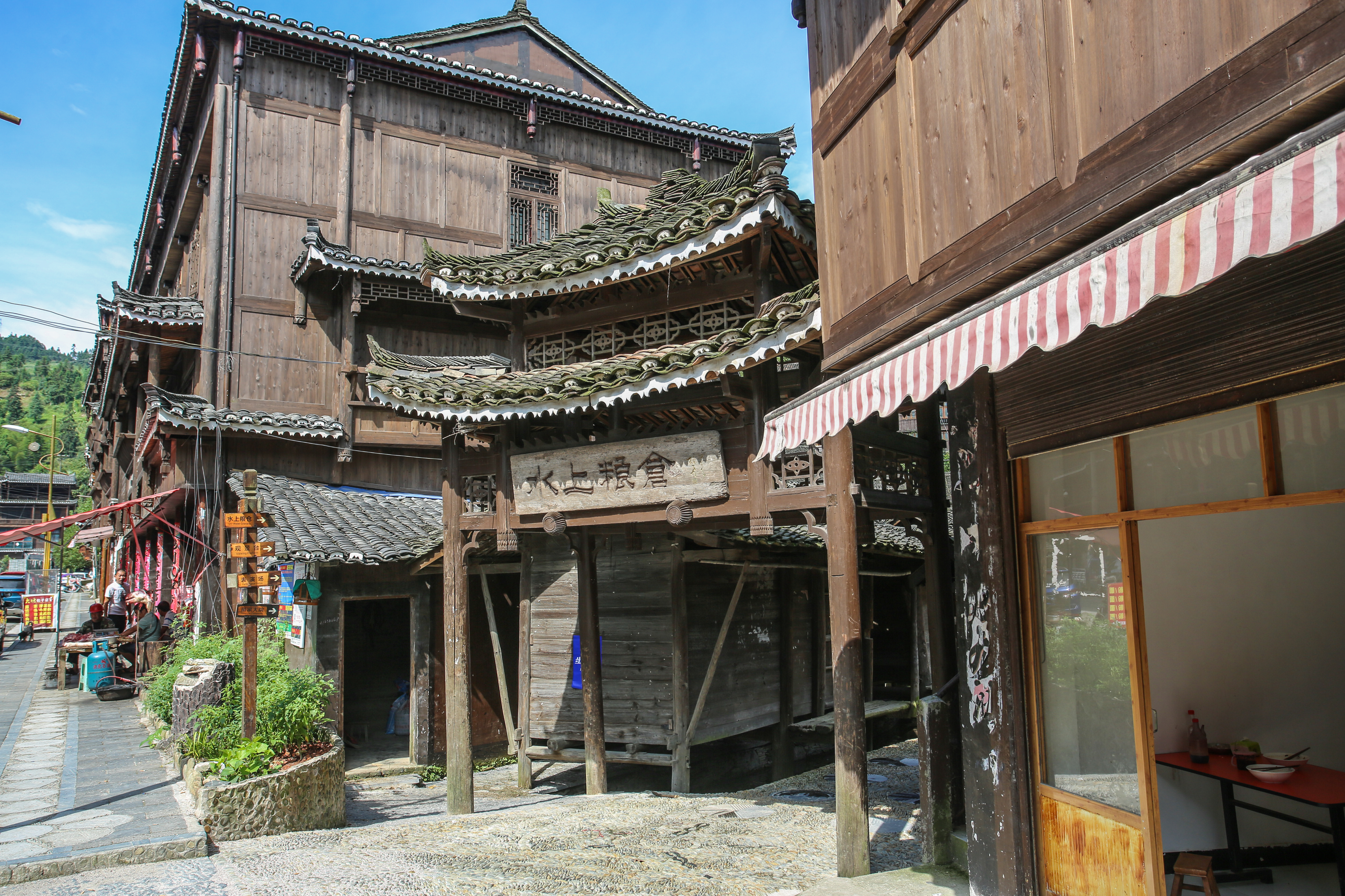 Xijiang_Guizhou_ Miao Ethnic Minority_Architecture on the road_Datang village