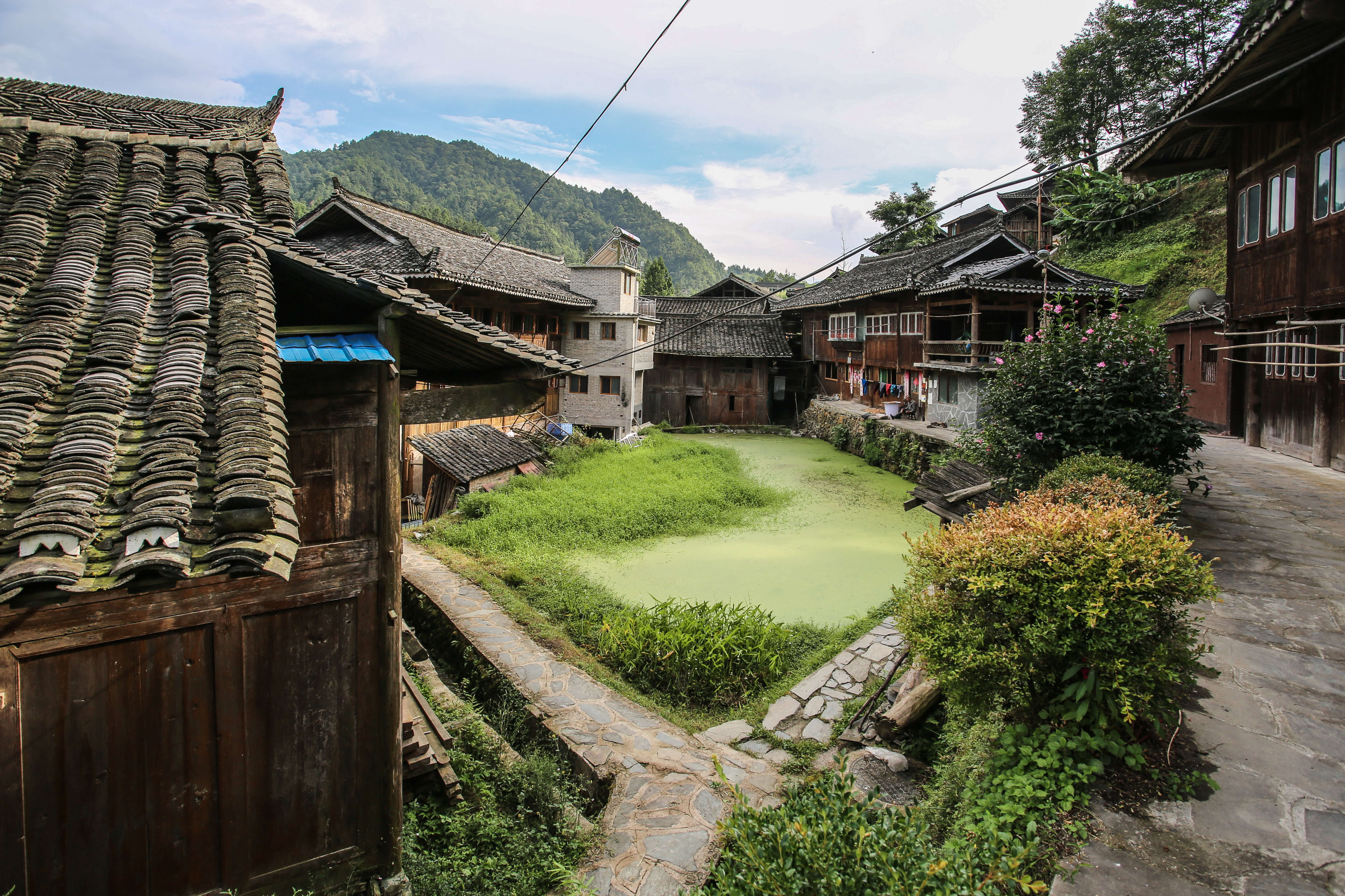 Xijiang_Guizhou_ Miao Ethnic Minority_Architecture on the road_Wudong village