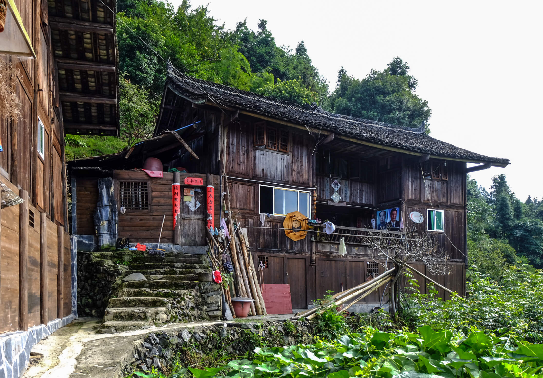 Xijiang_Guizhou_ Miao Ethnic Minority_Architecture on the road_Datang village