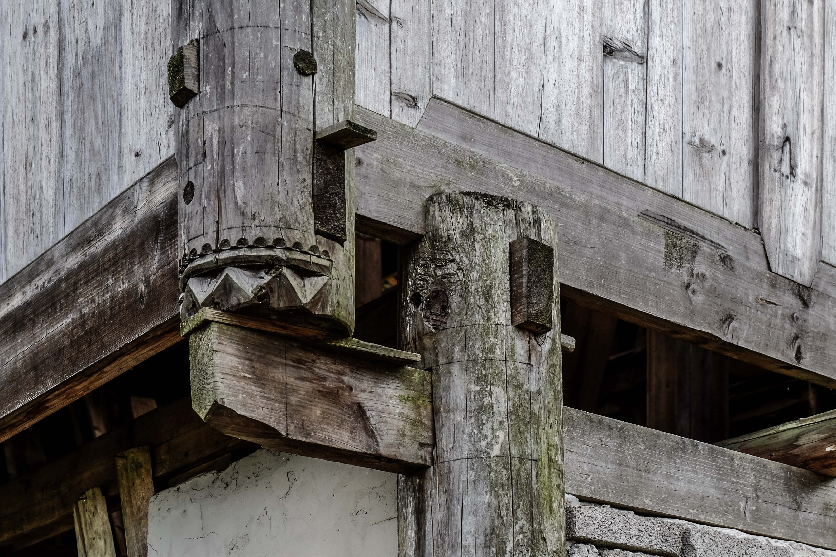 Xijiang_Guizhou_ Miao Ethnic Minority_Architecture on the road_Queniao village