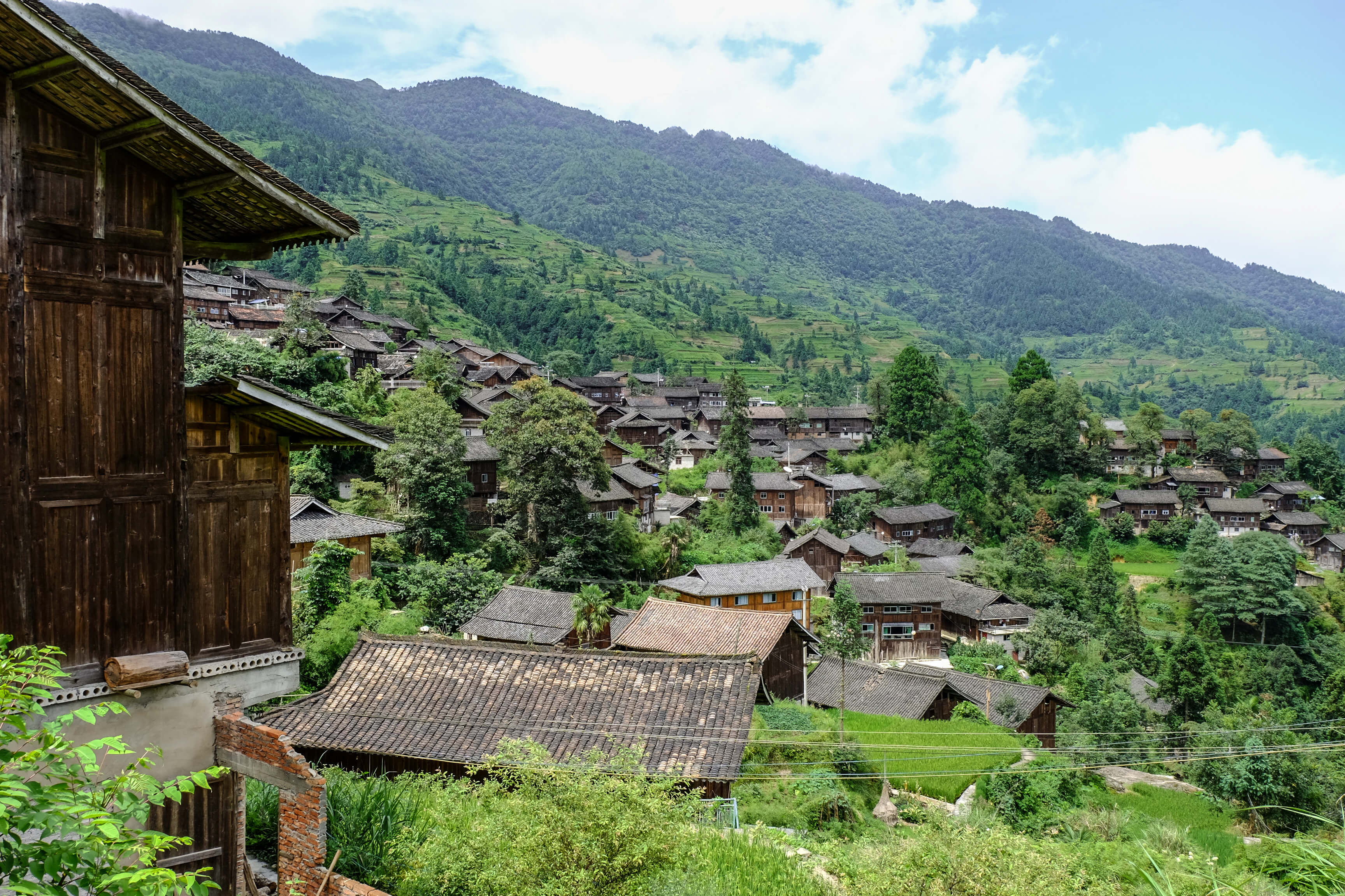 Xijiang_Guizhou_ Miao Ethnic Minority_Architecture on the road_Queniao village