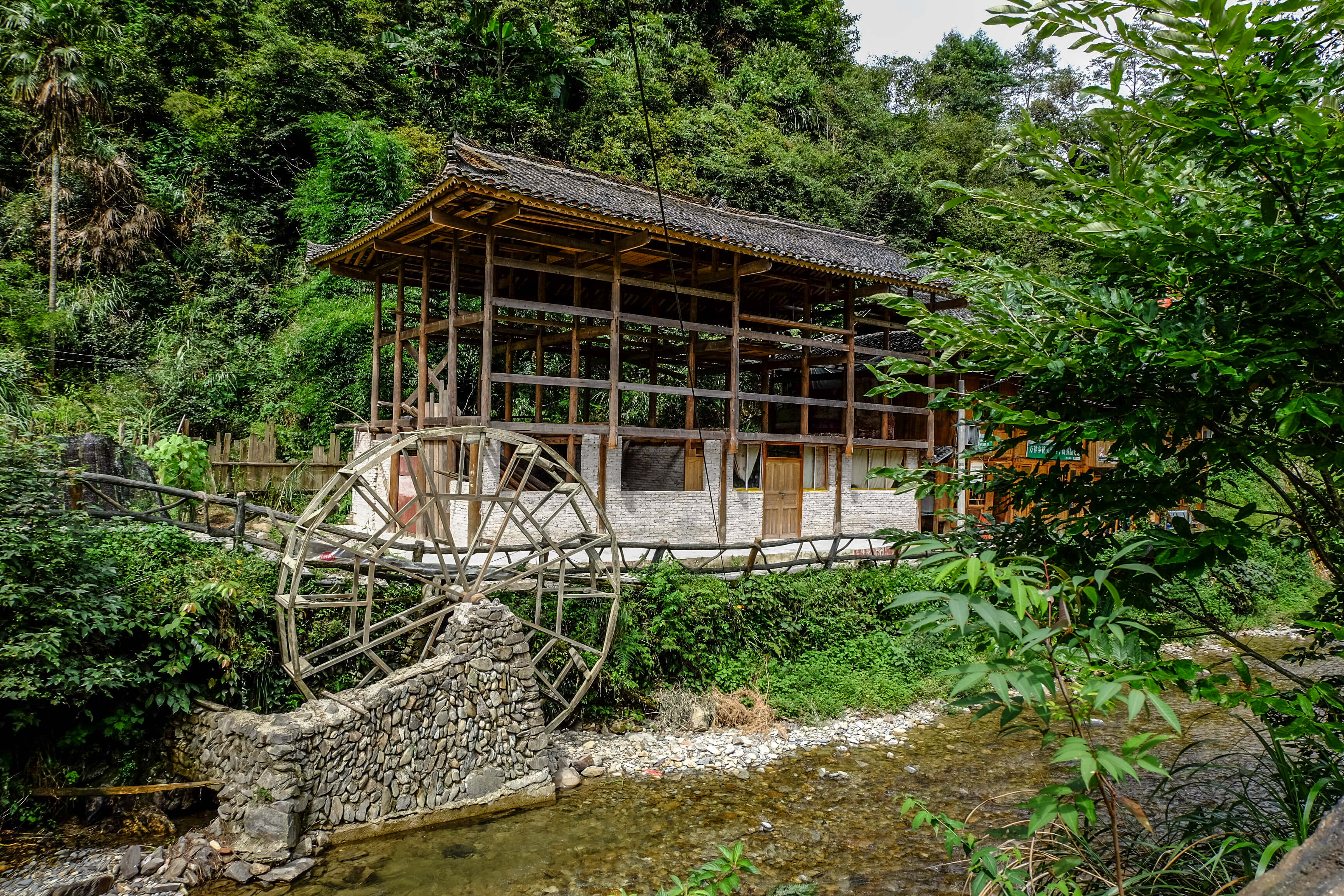 Xijiang_Guizhou_ Miao Ethnic Minority_Architecture on the road_Getou village