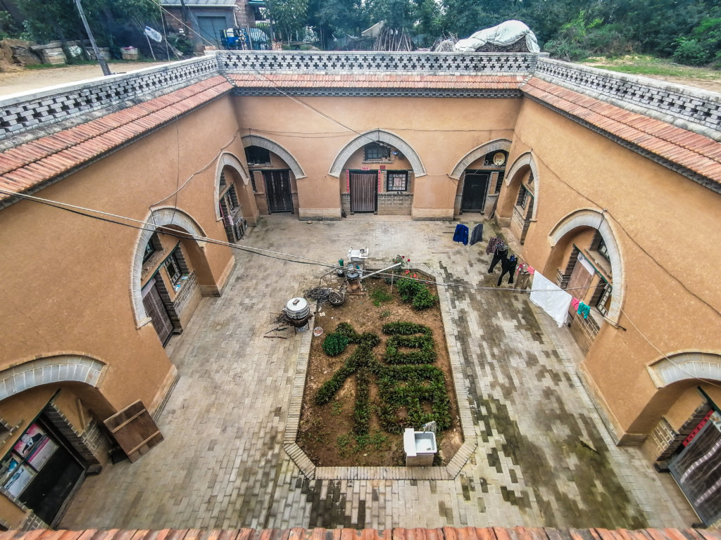 henan_sanmenxia_yaodong_dikengyuan_architecture on the road