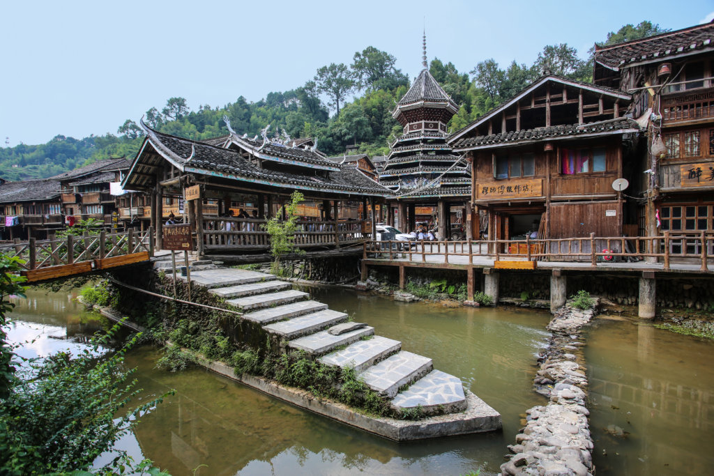 Zhaoxing_Guizhou_Architecture-on-the-road