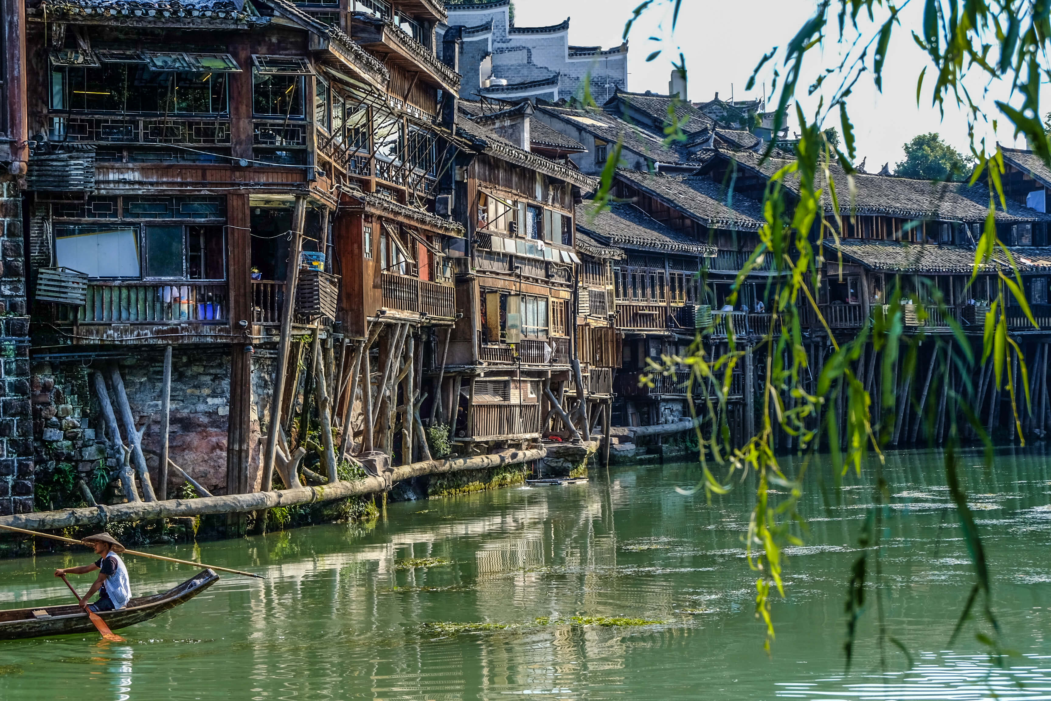 Fenghuang_Hunan_architecture on the road