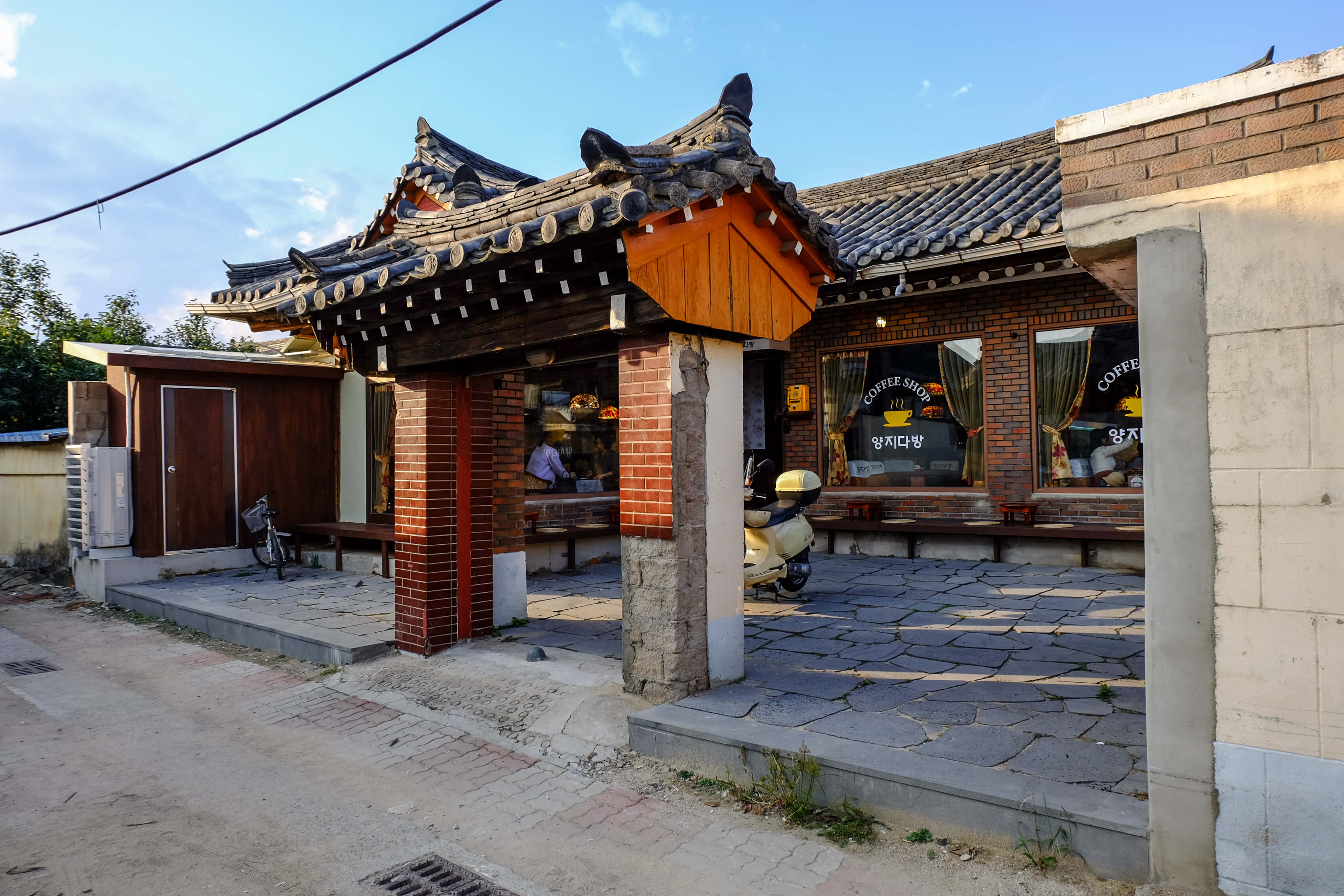 Gyeongju_South Korea_hanok