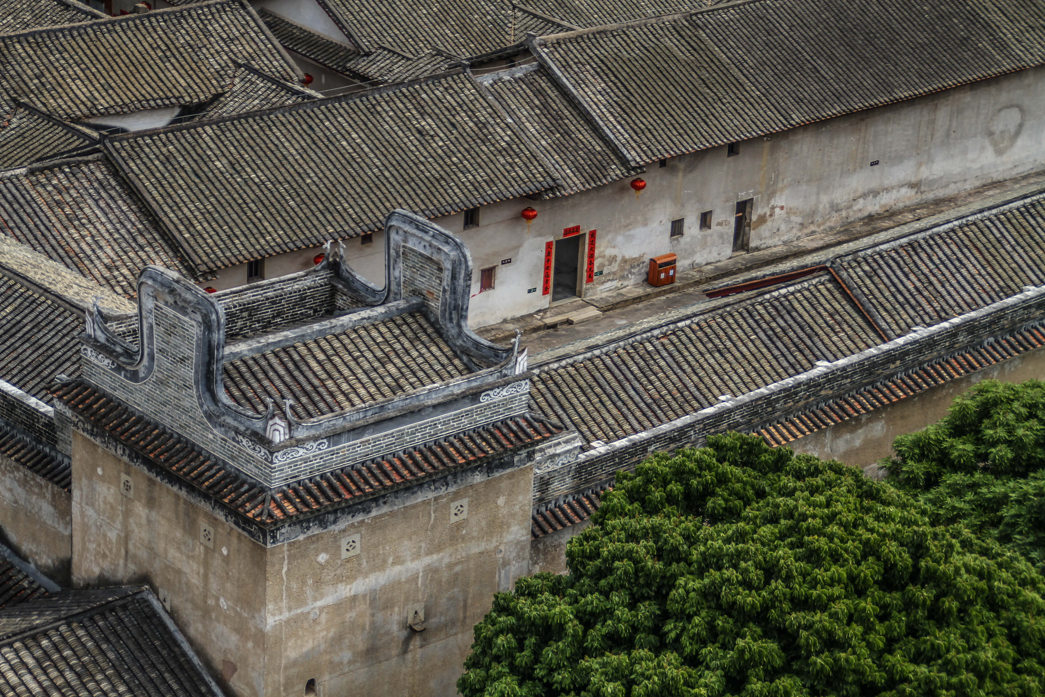 traditional-hakka-houses-in-shenzhen-architecture-on-the-road