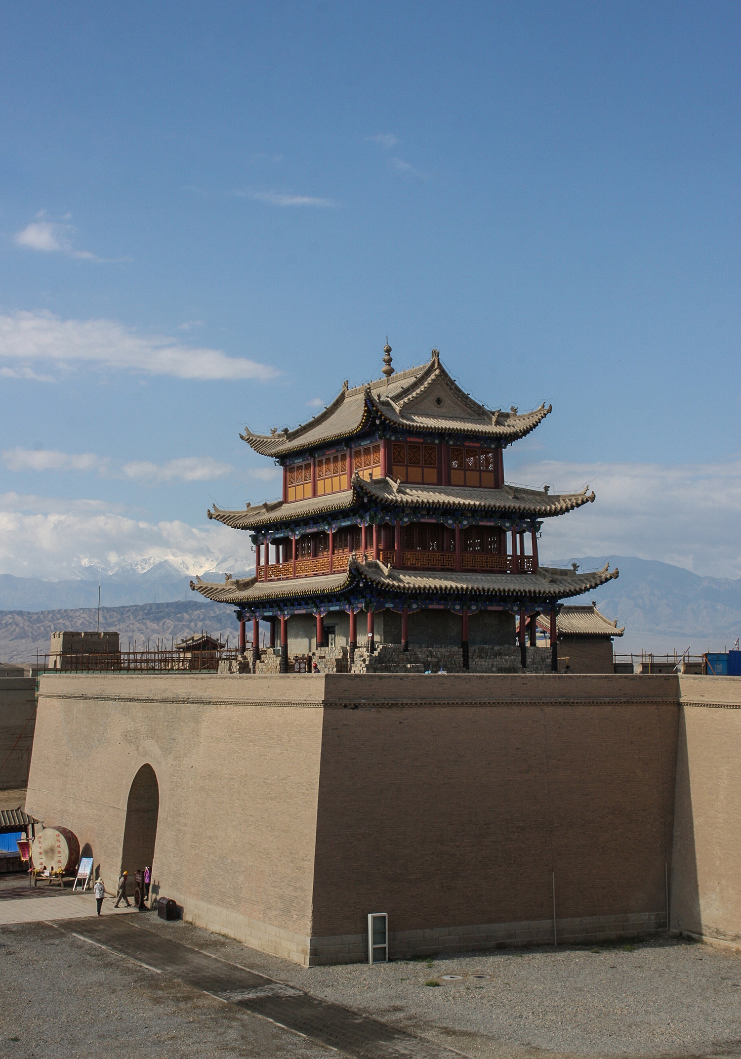 china_gansu_jiayuguan and overhanging great wall_architecture on the road