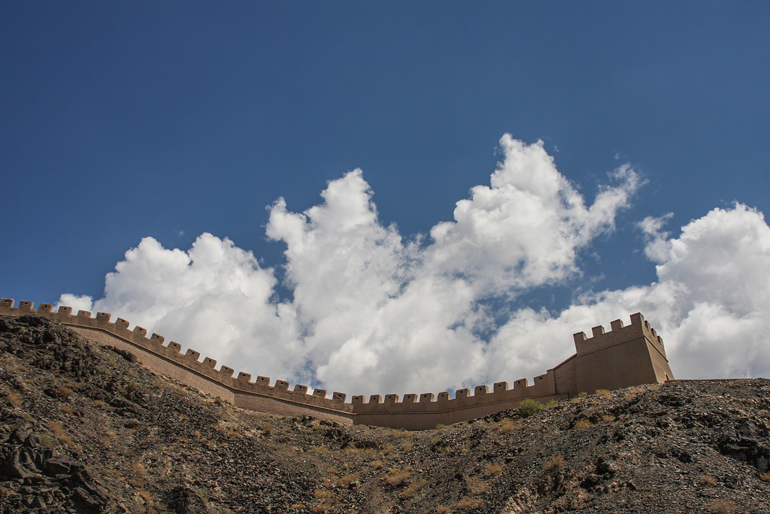 china_gansu_jiayuguan and overhanging great wall_architecture on the road